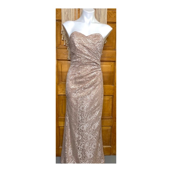 David's Bridal Dresses & Skirts - David's Bridal Sweetheart Neckline Strapless Fitted Champagne Cream Lace Gown